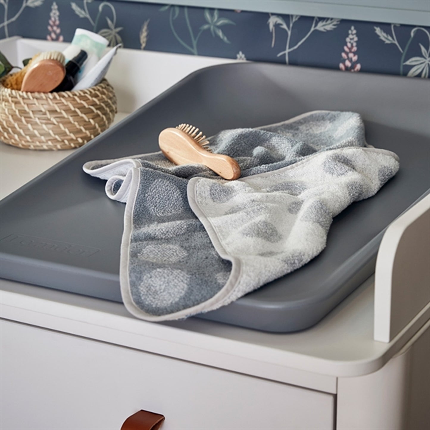 Leander Matty Changing Pad Dusty Grey 9