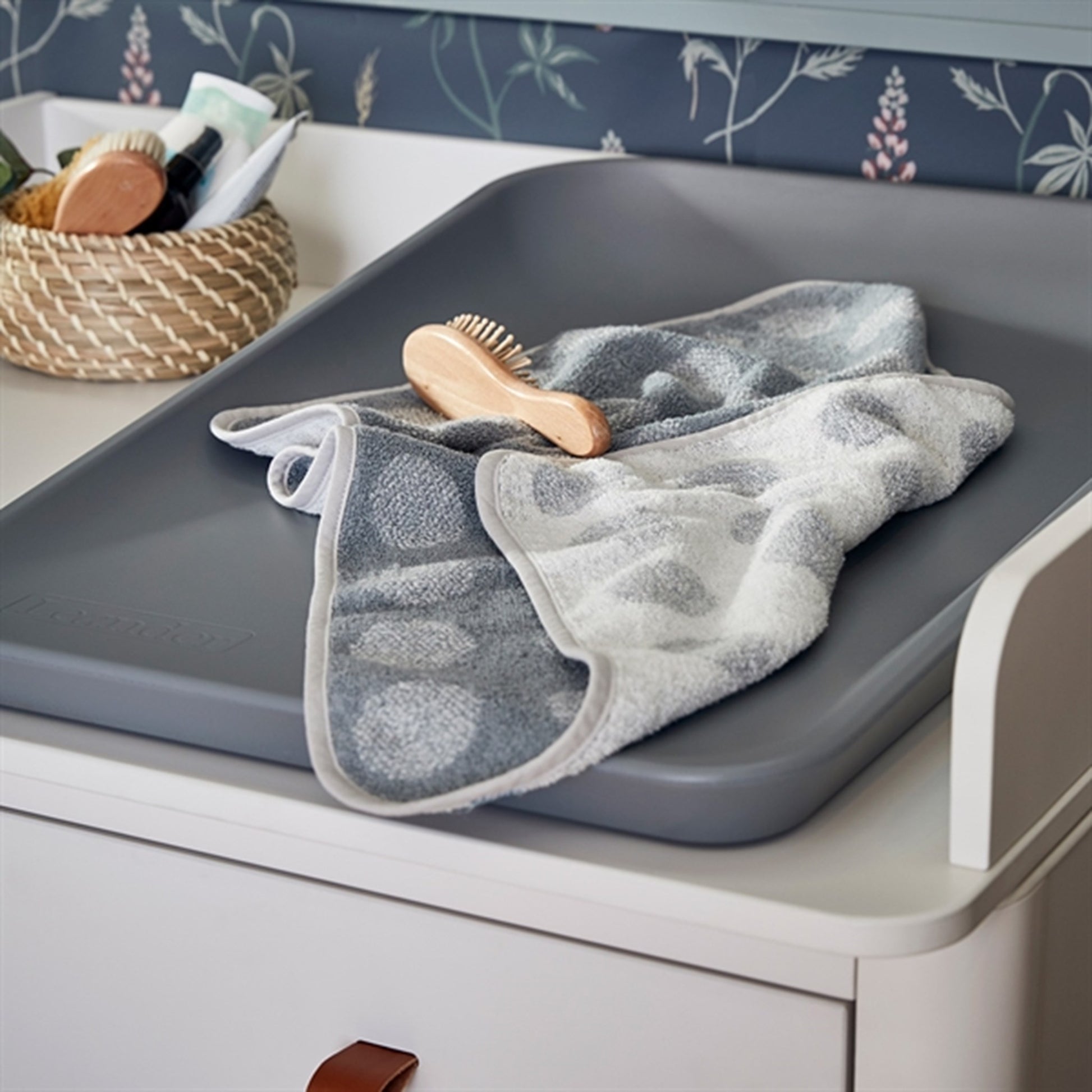 Leander Matty Changing Pad Dusty Grey 9