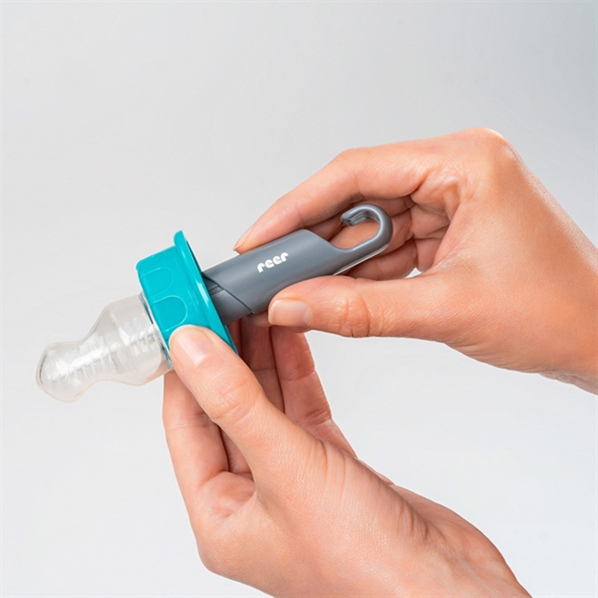 REER 2-in-1 Bottle and Pacifier Cleaner