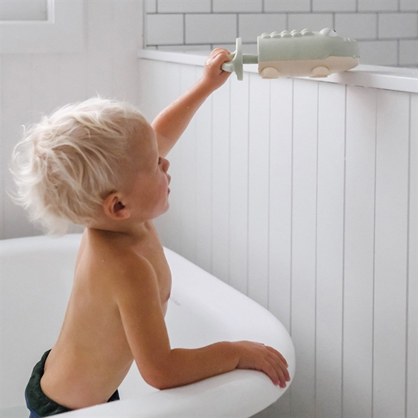 SunnyLife Bath Squirters Crocodile Pastel Green