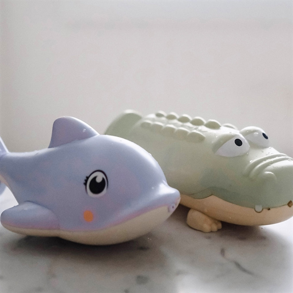SunnyLife Bath Squirters Dolphin Pastel Lilac