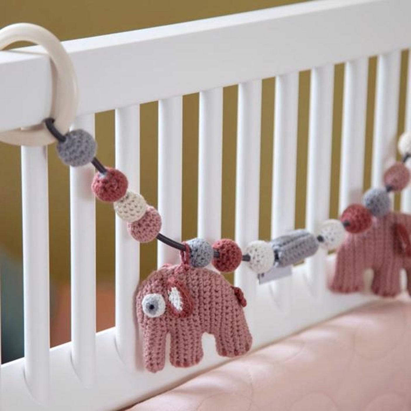 Sebra Knitted Pram Chain Elephant Blossom Pink