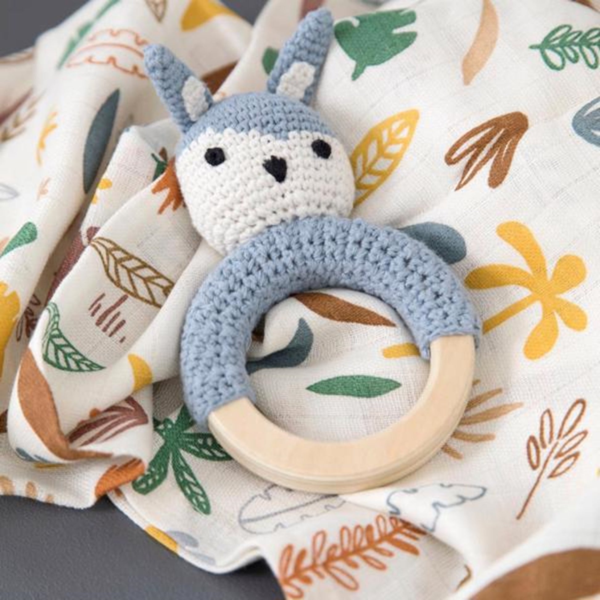 Sebra Knitted Rattle Bunny Siggy Powder Blue 2