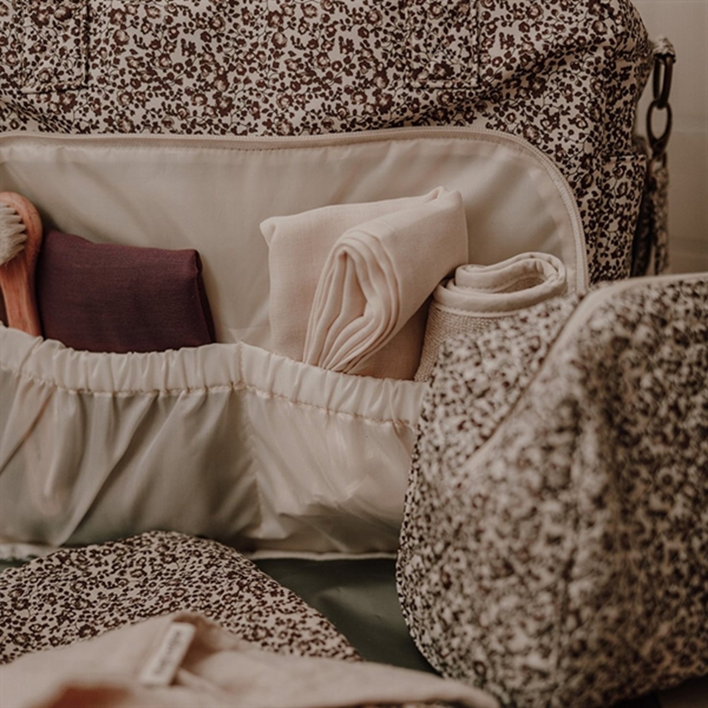 That's Mine Toilet Bag Vigga Flores Red