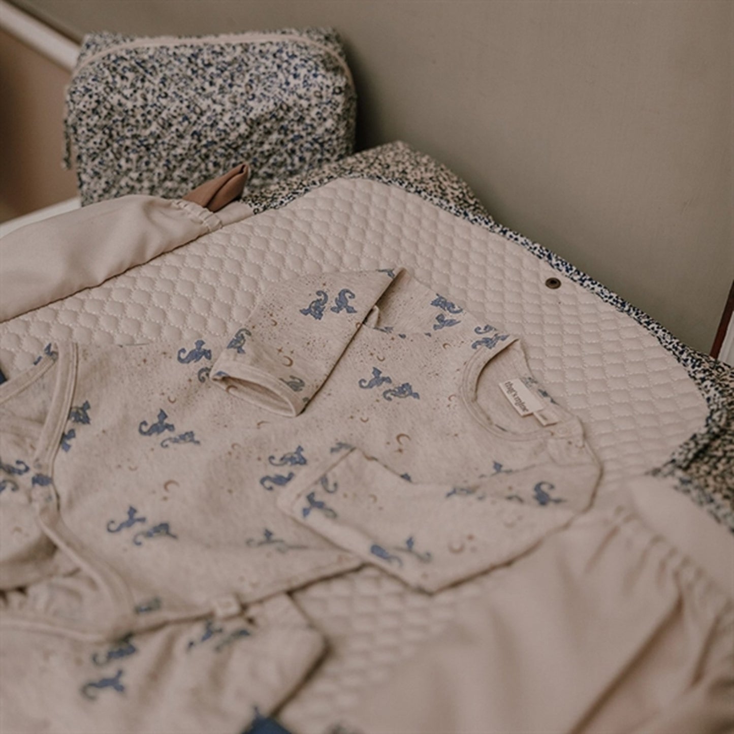 That's Mine Toilet Bag Vigga Flores Sandshell/Blue