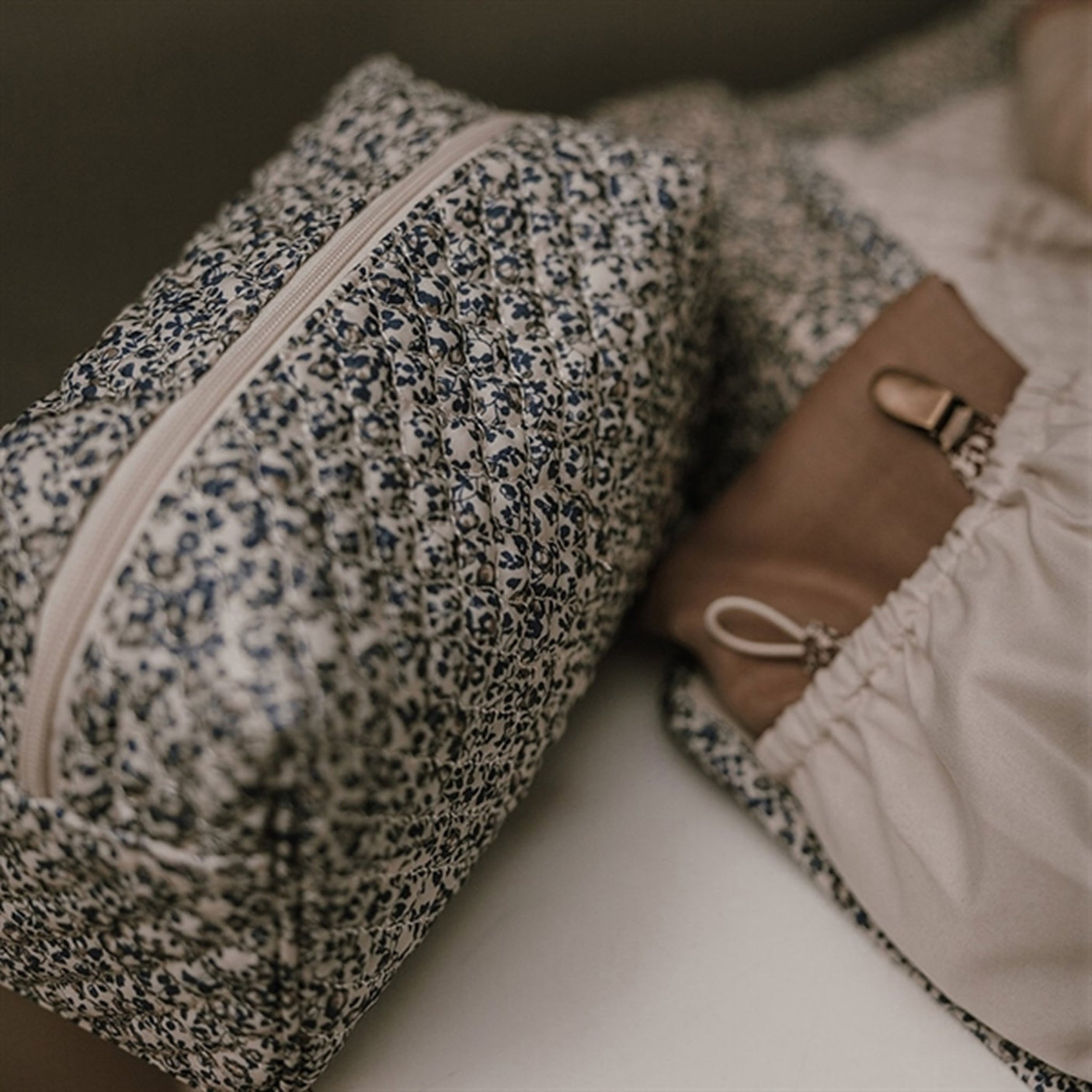 That's Mine Toilet Bag Vigga Flores Sandshell/Blue