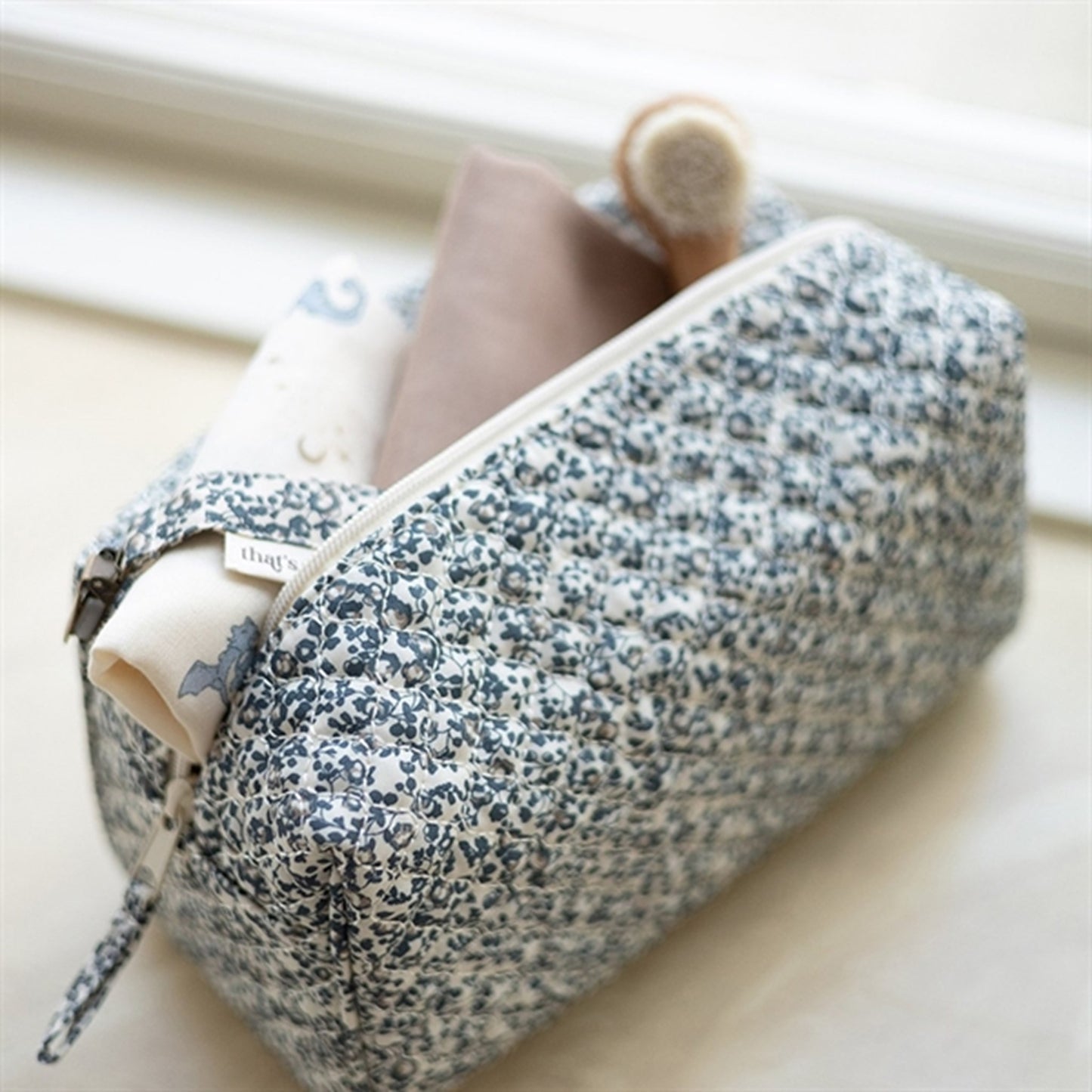 That's Mine Toilet Bag Vigga Flores Sandshell/Blue